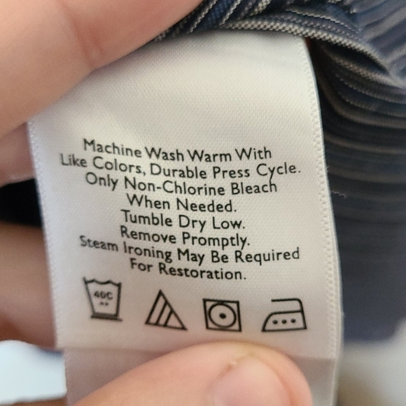 Eddie Bauer Relaxed Fit Wrinkle Resistant Blue Stripe Shirt - Picture 4 of 6